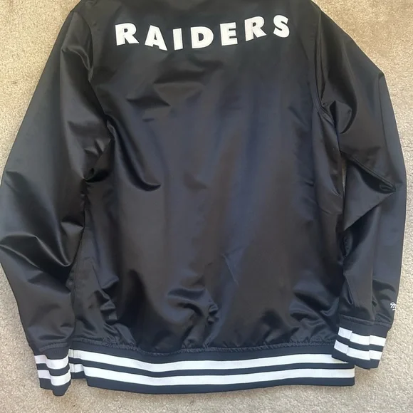 Women’s Black Raiders Pullover Jacket 100% Polyester Size Medium Like New - Picture 2 of 3